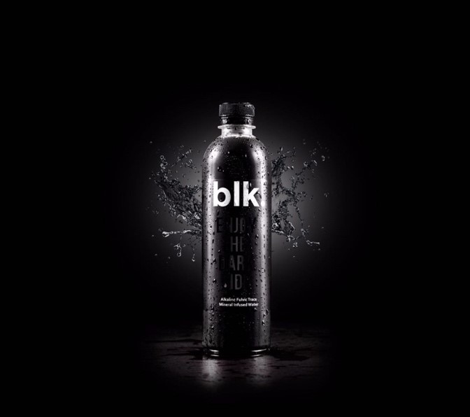 Llega a Espacio Food & Service blk, el agua negra ícono de la moda